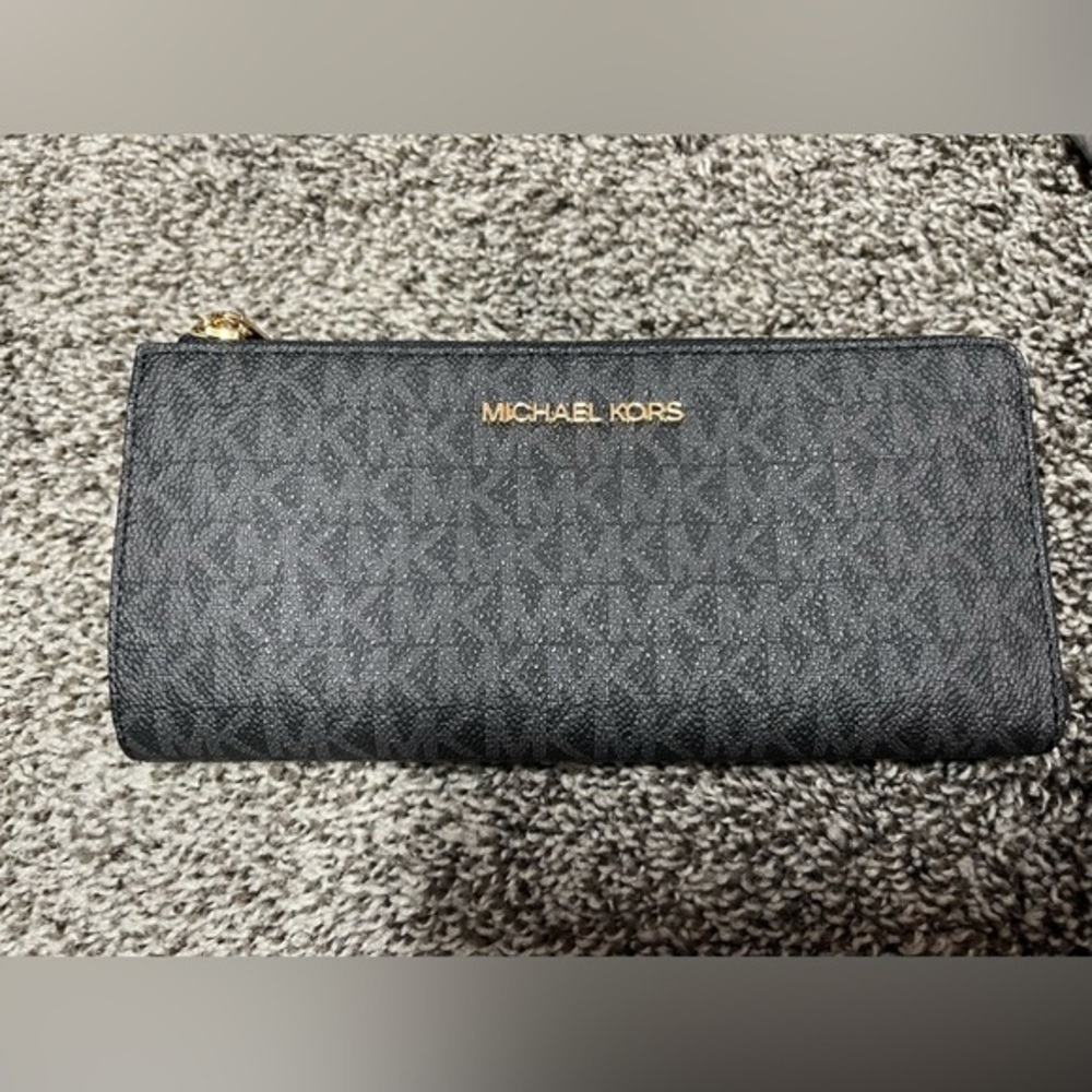 New Michael Kors black quarter zip wallet